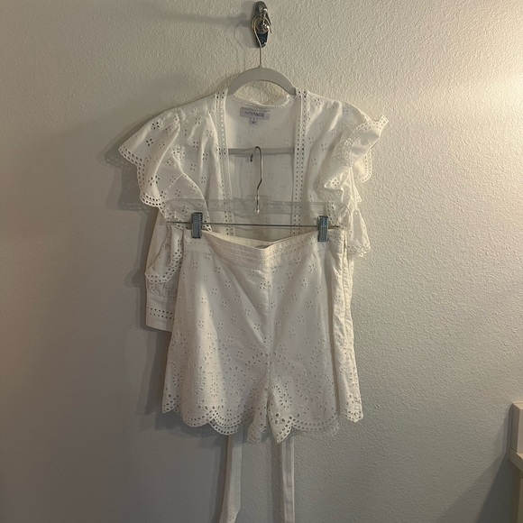 Intermix Eyelet White Set - Picture 5 of 7